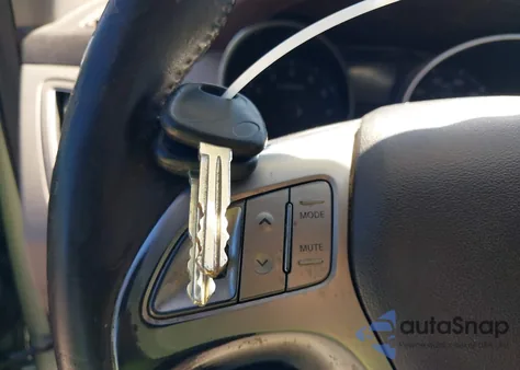 2011 Hyundai Tucson Gls z USA, uszkodzony, nr VIN KM8JUCAC8BU233909